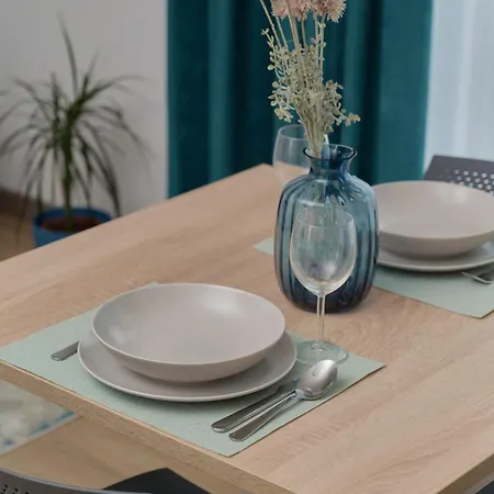 Cozy & Modern Rogowska By Renters 아파트 *