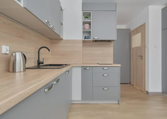 Cozy & Modern Rogowska By Renters 아파트