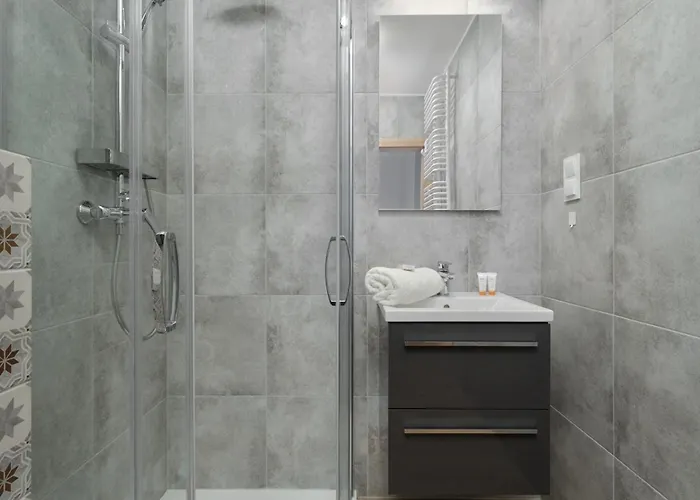 Cozy & Modern Rogowska By Renters *