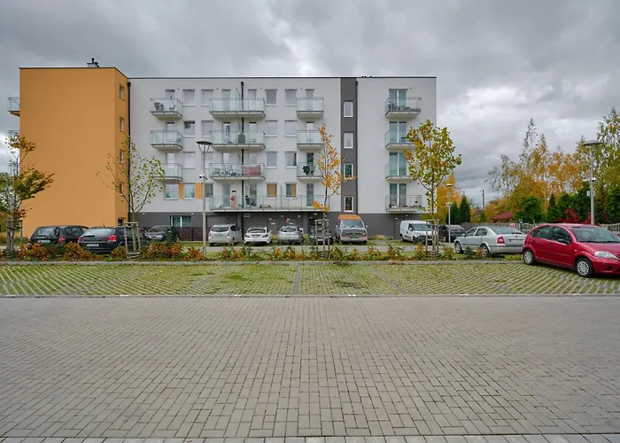 Cozy & Modern Rogowska By Renters