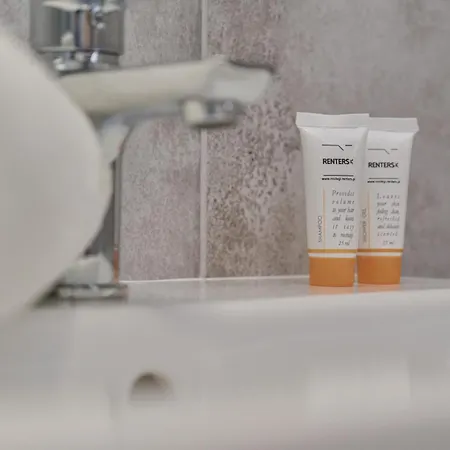 Cozy & Modern Rogowska By Renters *