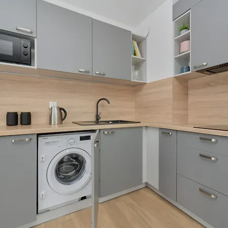 Cozy & Modern Rogowska By Renters *